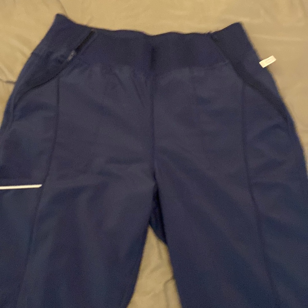 Jogger style scrubs